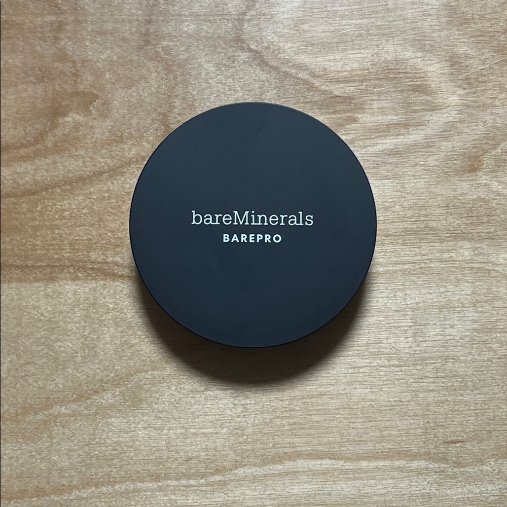 ✨bareMinerals BAREPRO Powder Foundation: Shade Fair 15 Neutral✨